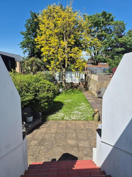 Spacious Seaside Escape In The Heart Of Deal, 4 Mins From The Beach 外观 照片