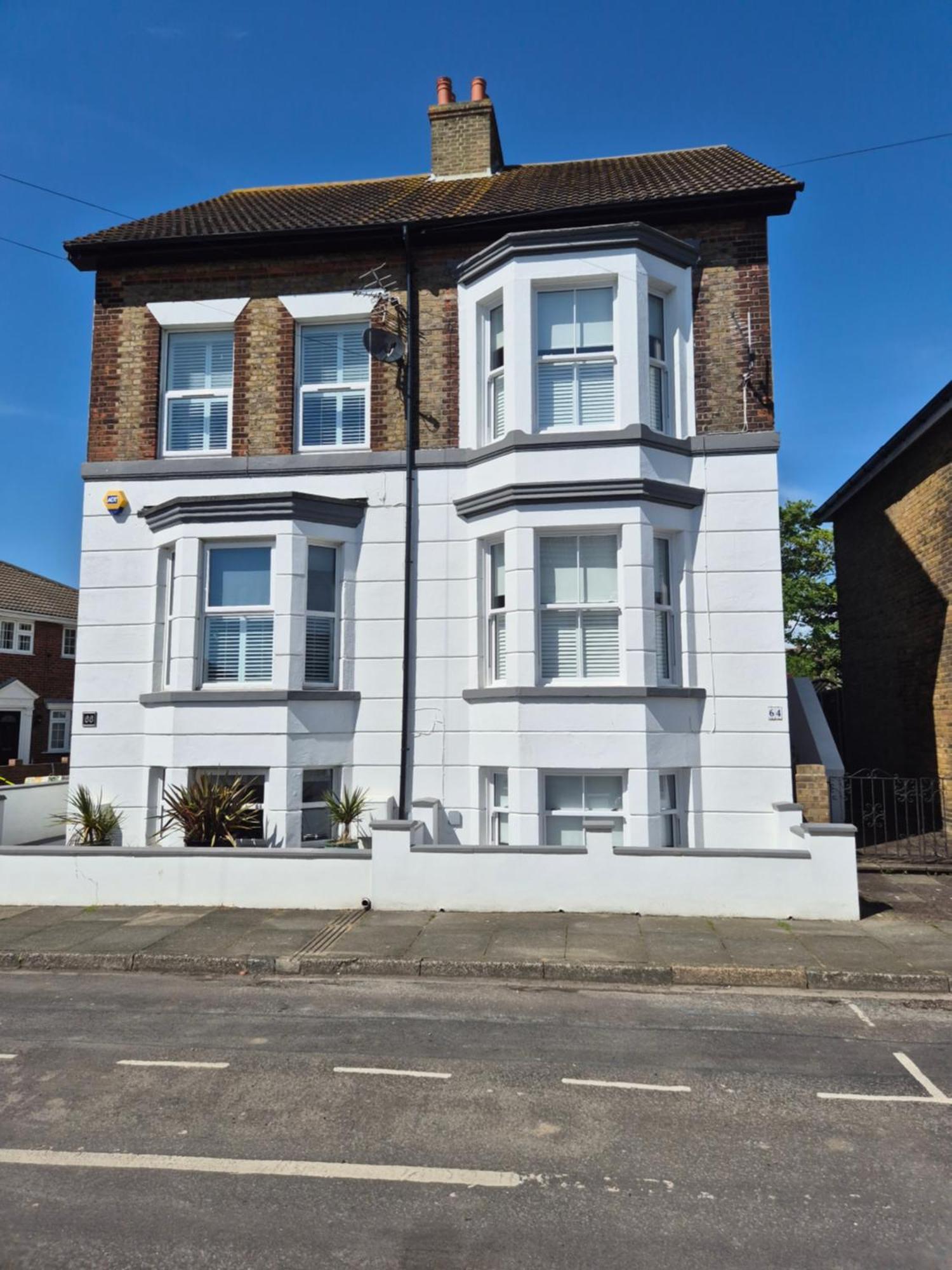 Spacious Seaside Escape In The Heart Of Deal, 4 Mins From The Beach 外观 照片