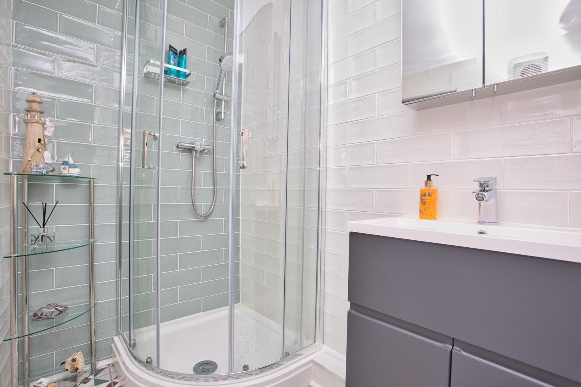 Spacious Seaside Escape In The Heart Of Deal, 4 Mins From The Beach 外观 照片