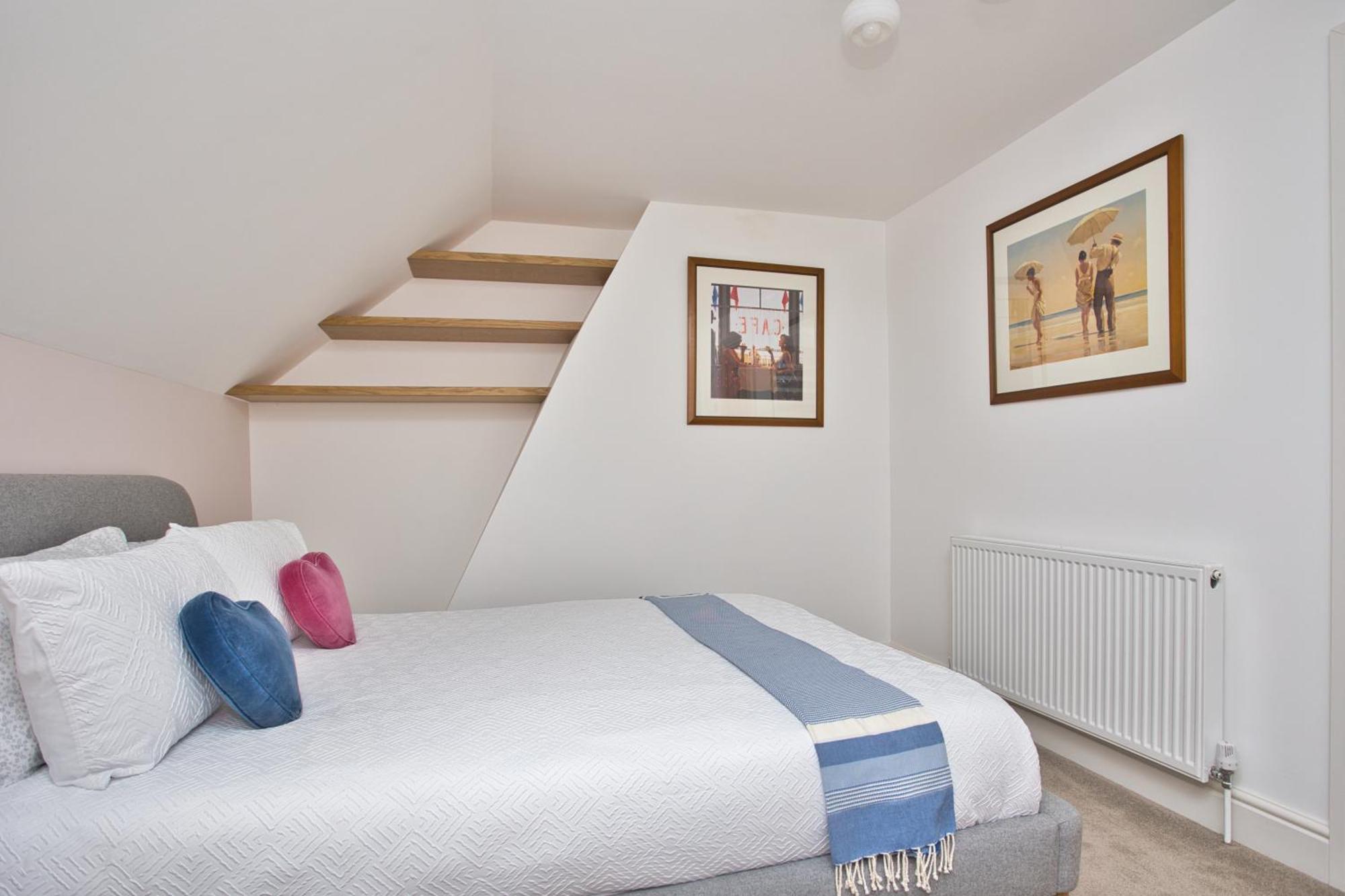 Spacious Seaside Escape In The Heart Of Deal, 4 Mins From The Beach 外观 照片