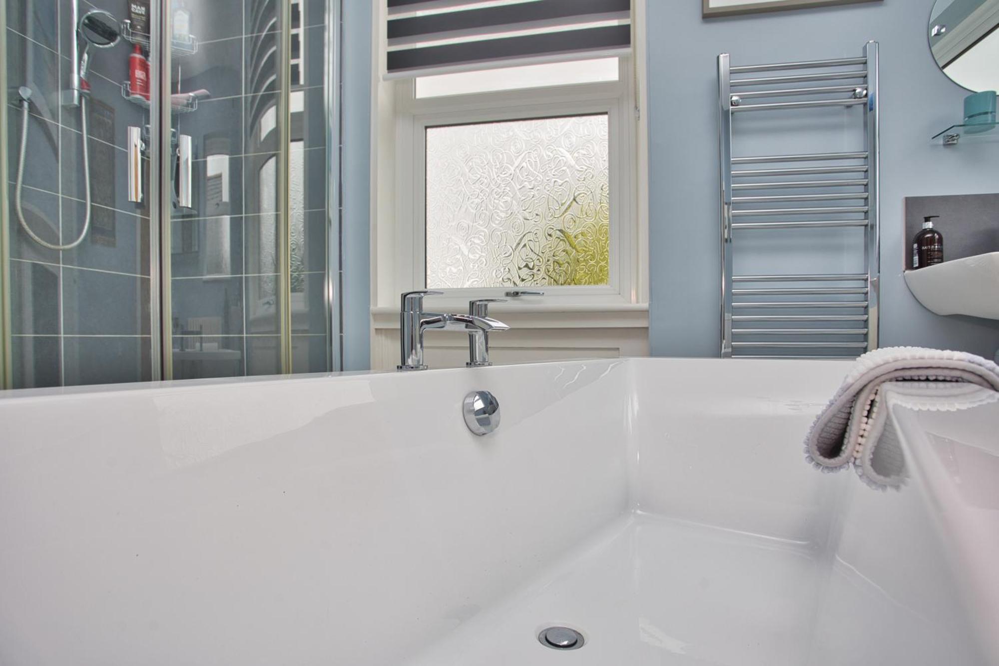 Spacious Seaside Escape In The Heart Of Deal, 4 Mins From The Beach 外观 照片