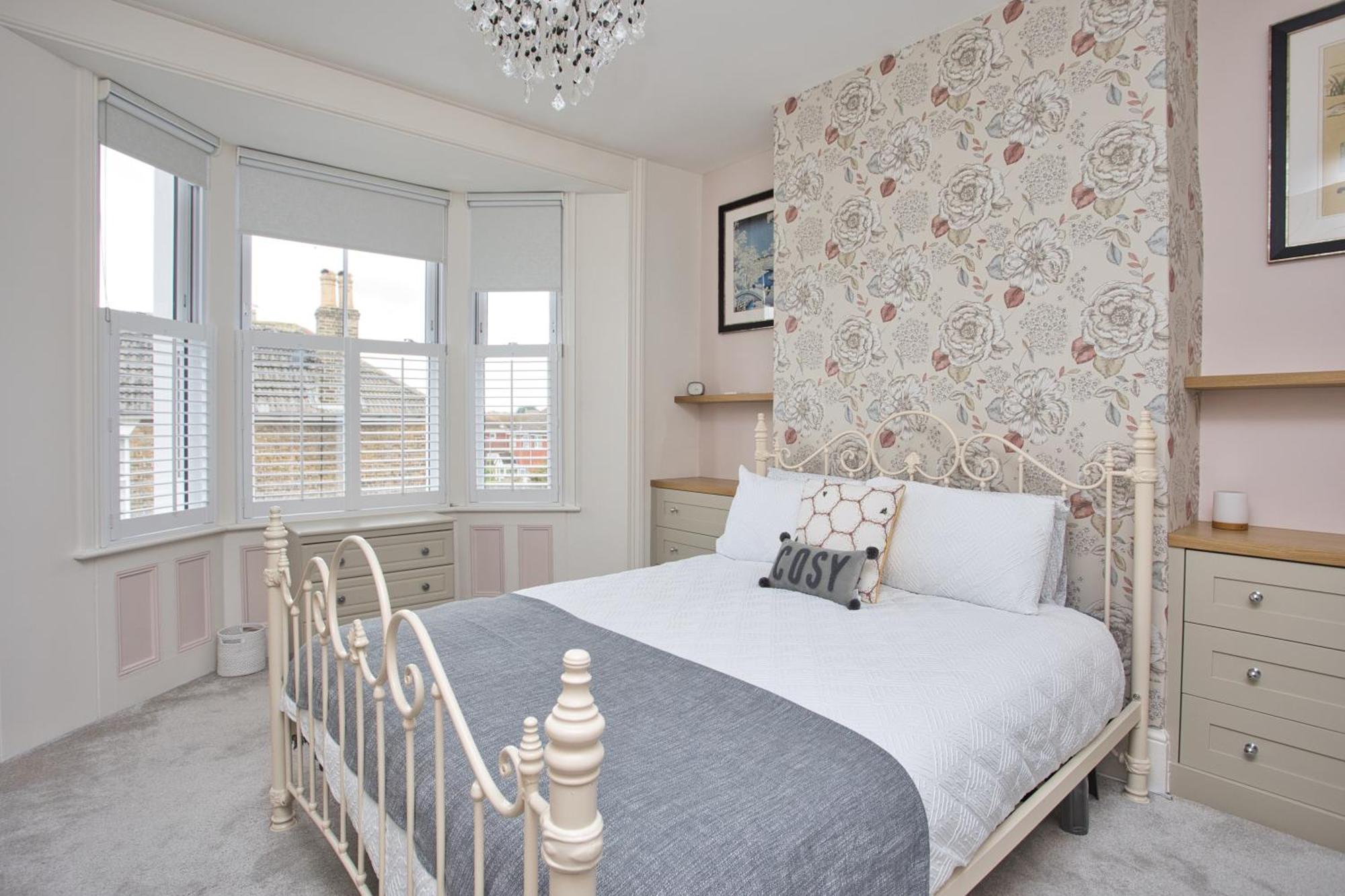 Spacious Seaside Escape In The Heart Of Deal, 4 Mins From The Beach 外观 照片
