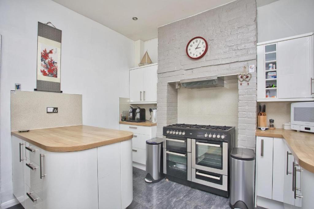 Spacious Seaside Escape In The Heart Of Deal, 4 Mins From The Beach 外观 照片