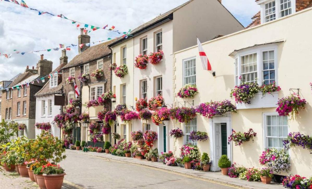 Spacious Seaside Escape In The Heart Of Deal, 4 Mins From The Beach 外观 照片